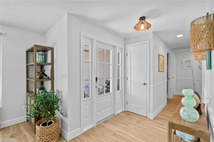 9428 Moonlight Dr, Sanibel, Florida 33957