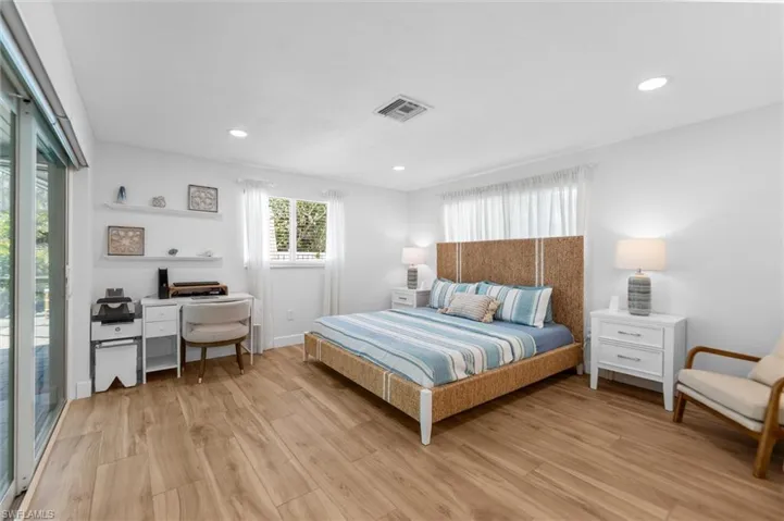 9428 Moonlight Dr, Sanibel, Florida 33957