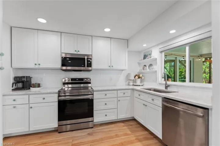 9428 Moonlight Dr, Sanibel, Florida 33957