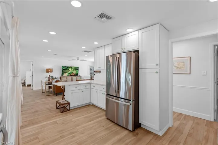 9428 Moonlight Dr, Sanibel, Florida 33957