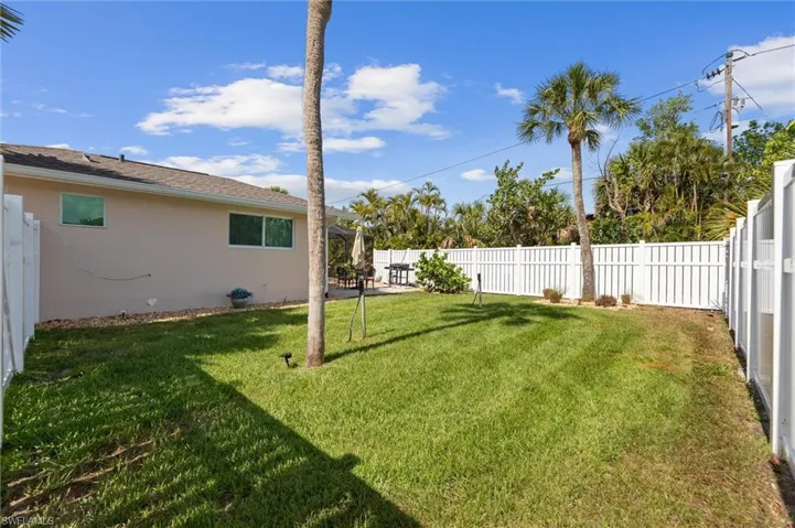9428 Moonlight Dr, Sanibel, Florida 33957