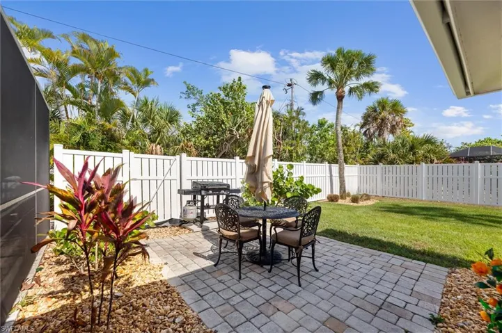 9428 Moonlight Dr, Sanibel, Florida 33957