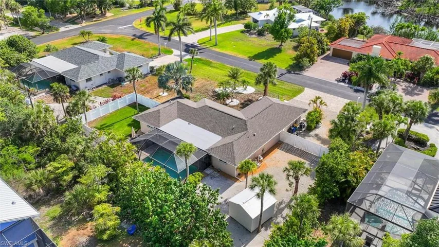 9428 Moonlight Dr, Sanibel, Florida 33957