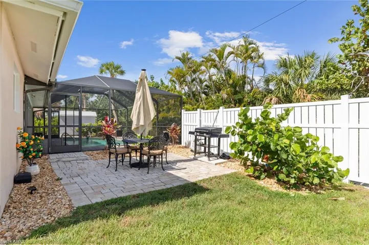 9428 Moonlight Dr, Sanibel, Florida 33957