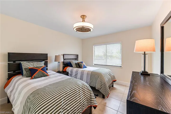 Bedroom featuring ltwin beds