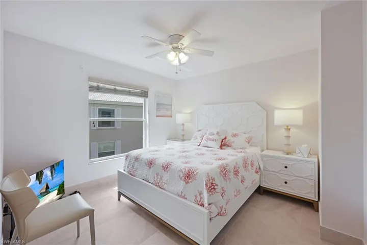 881 Gulf Pavilion Dr 201, Naples, Florida 34108