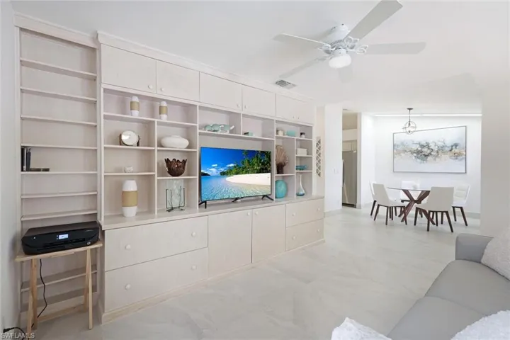 881 Gulf Pavilion Dr 201, Naples, Florida 34108