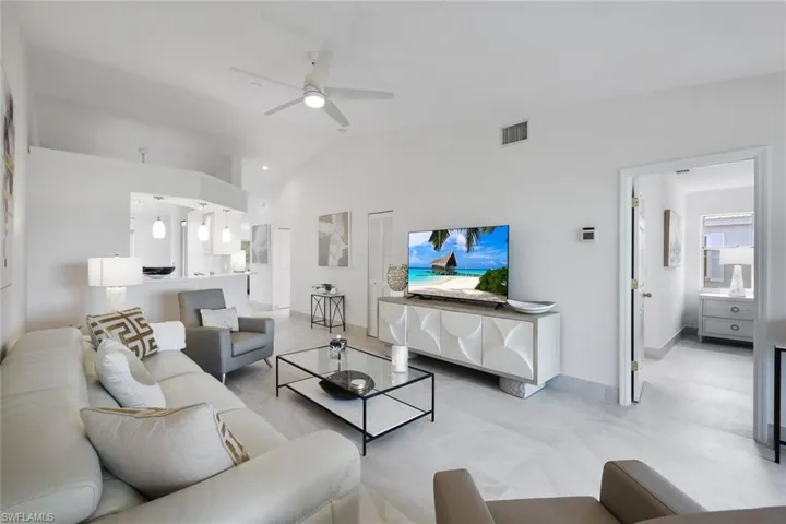 881 Gulf Pavilion Dr 201, Naples, Florida 34108