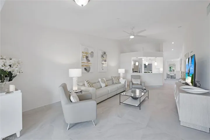 881 Gulf Pavilion Dr 201, Naples, Florida 34108