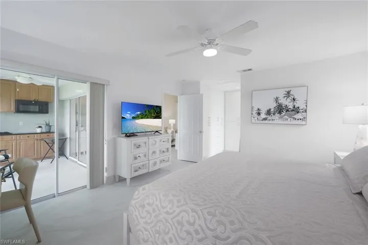 881 Gulf Pavilion Dr 201, Naples, Florida 34108