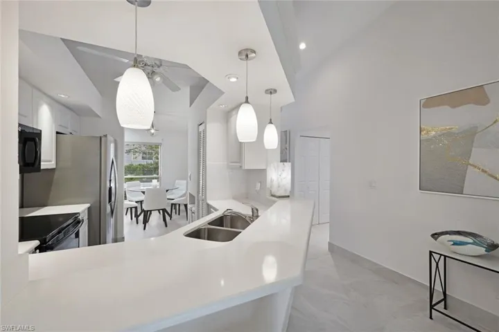 881 Gulf Pavilion Dr 201, Naples, Florida 34108