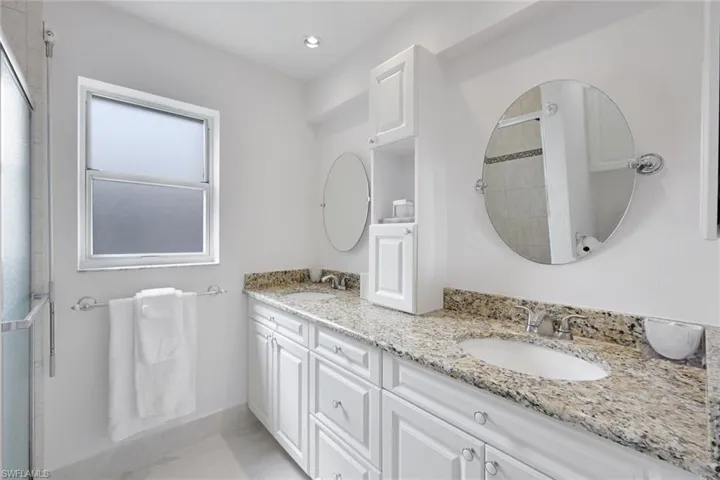 881 Gulf Pavilion Dr 201, Naples, Florida 34108