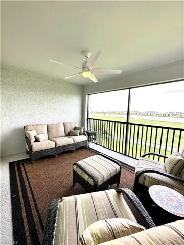 Sunroom with ceiling fan