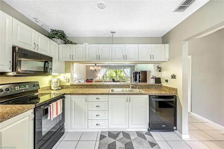 5955  Bloomfield  CIR, Naples, FL 34112