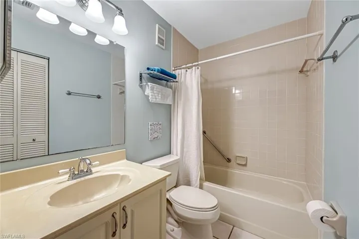 5955  Bloomfield  CIR, Naples, FL 34112