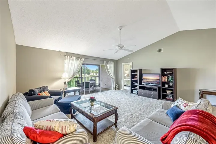 5955  Bloomfield  CIR, Naples, FL 34112