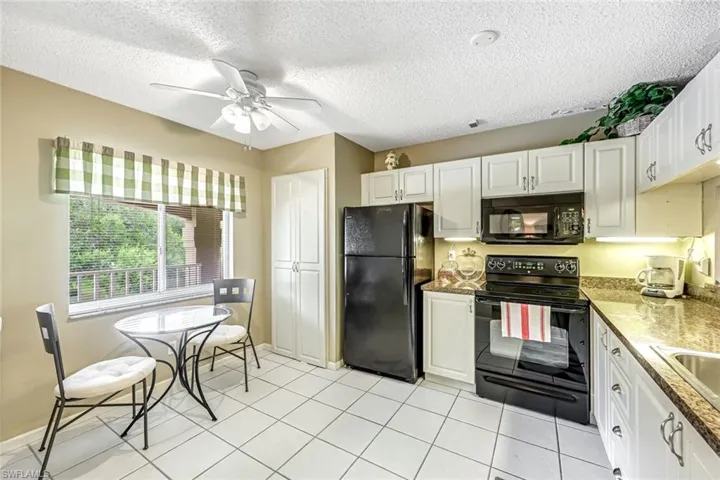 5955  Bloomfield  CIR, Naples, FL 34112