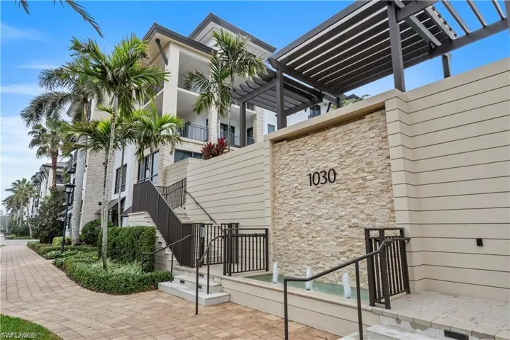 1030  3rd S AVE, Naples, FL 34102