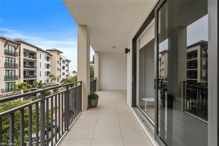 1030  3rd S AVE, Naples, FL 34102