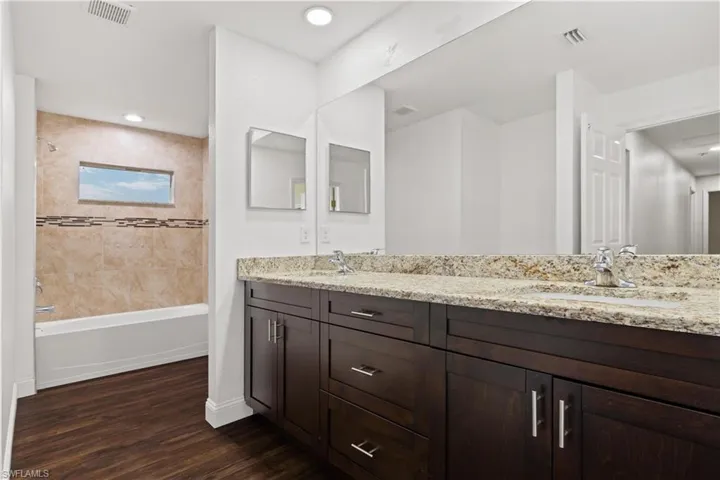 Large Guest Bath with Outdoor Lanai access