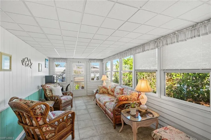 Sunroom - light and bright