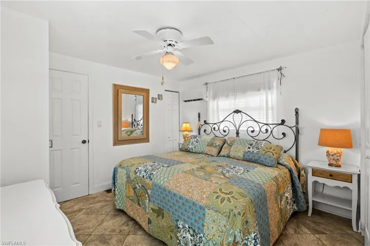 King bed with ceiling fan