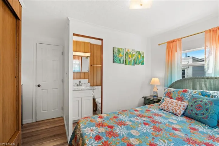 Guest bedroom with ensuite bath and closet