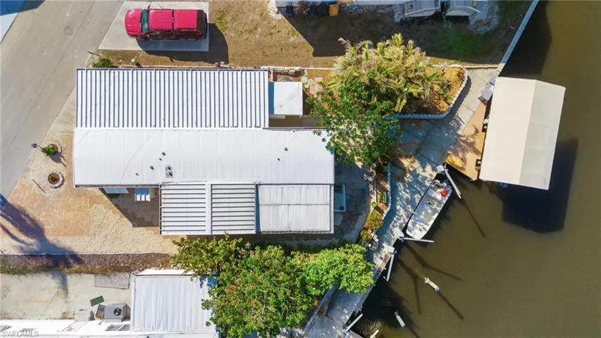 Birds eye view of property showing canal access