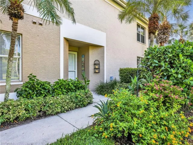 882 Carrick Bend Cir 102, Naples, Florida 34110