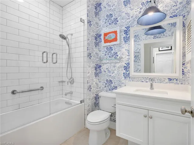 882 Carrick Bend Cir 102, Naples, Florida 34110