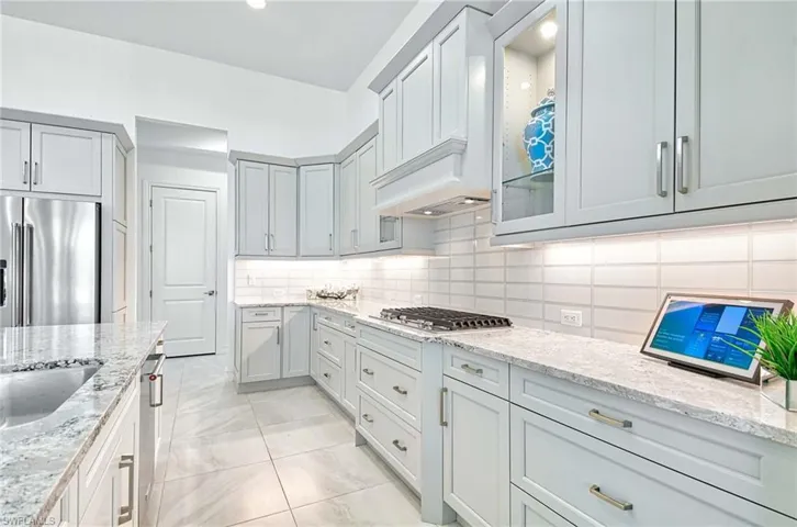 Gas Range , custom glass backsplash