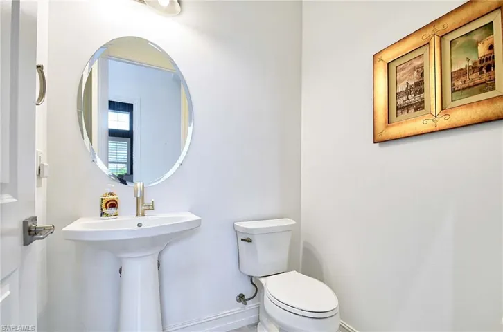 Powder guest /bathroom
