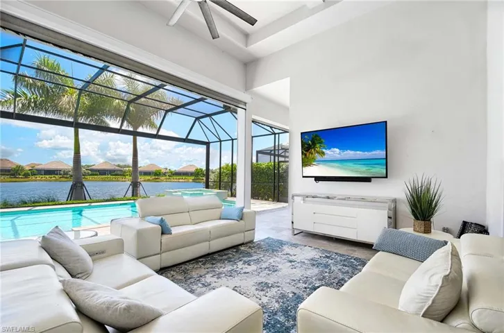 Spacious outdoor Living!