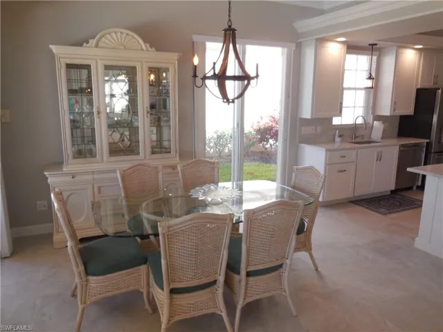 3900  Valentia  WAY, Naples, FL 34119