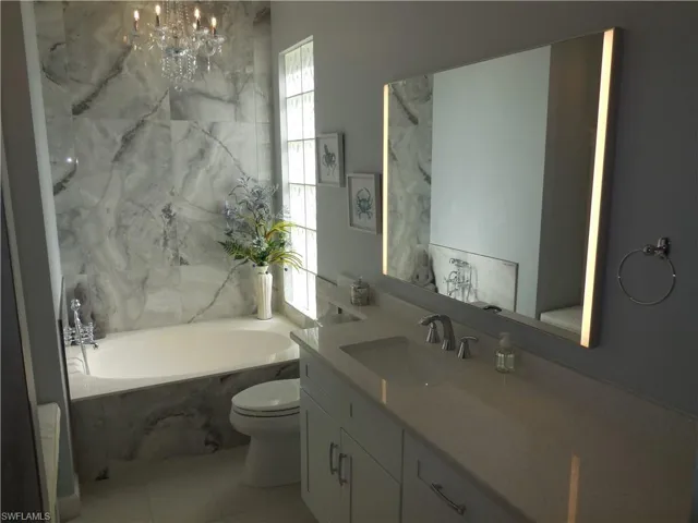 3900  Valentia  WAY, Naples, FL 34119