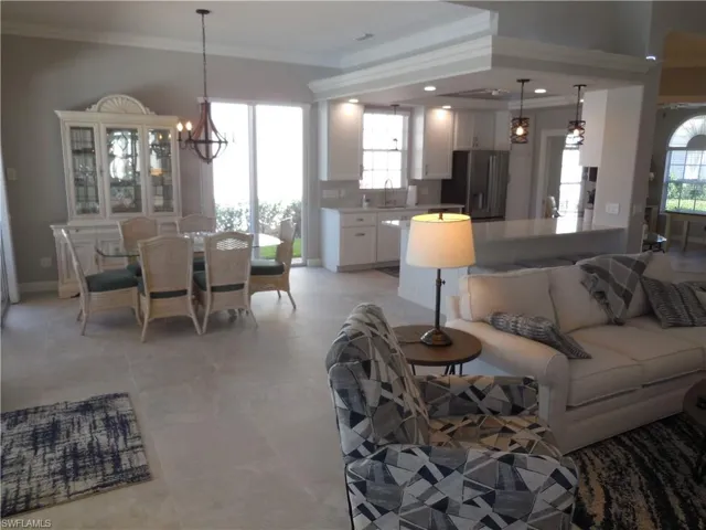 3900  Valentia  WAY, Naples, FL 34119
