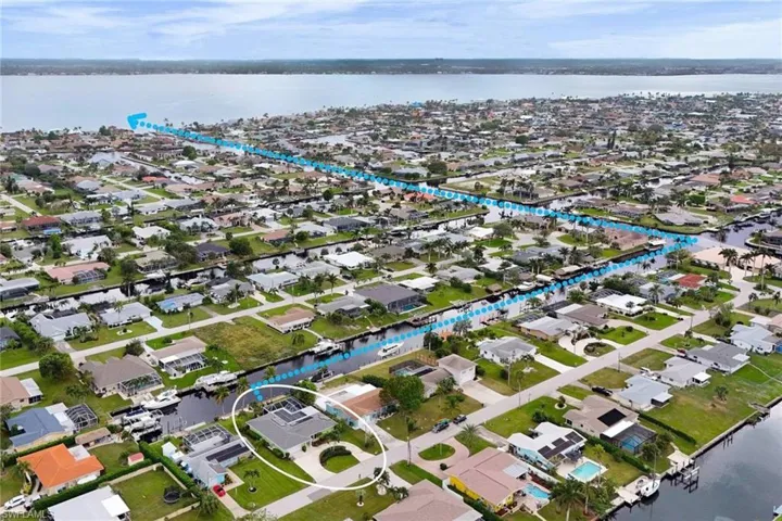 Drone / aerial view showing quick boating access. right on Foster canal, quick left down Mooody canal out to open water of the river.