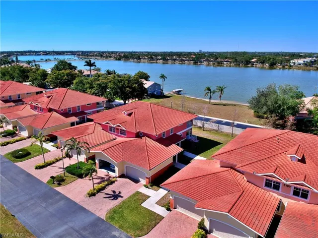 Bird's eye view featuring a residential view and a water view