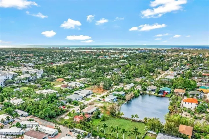 Lot is located in a non-gated community.