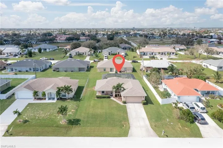 Birds eye view of property