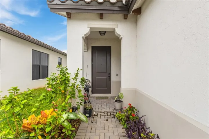 View of exterior entry with stucco siding
