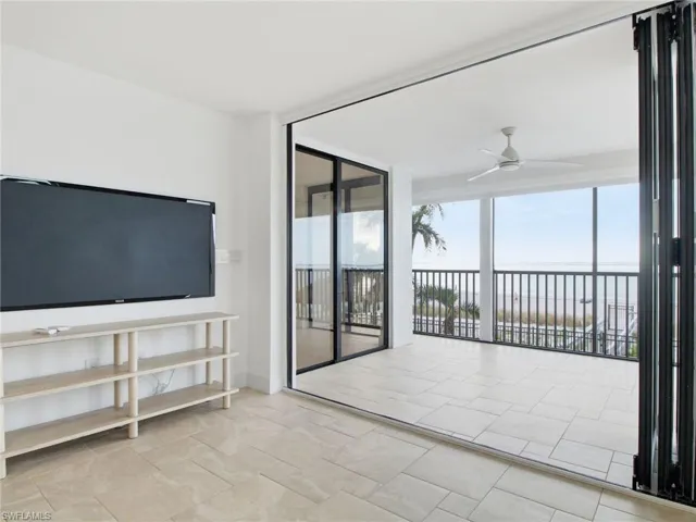 9415  Gulf Shore  DR, Naples, FL 34108