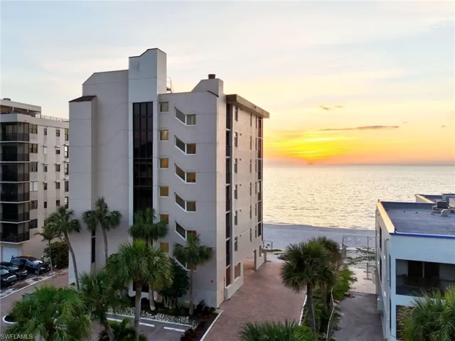 9415  Gulf Shore  DR, Naples, FL 34108