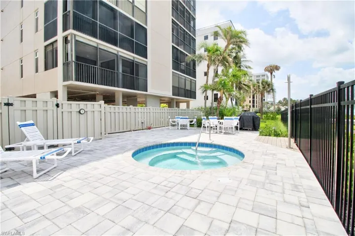9415  Gulf Shore  DR, Naples, FL 34108