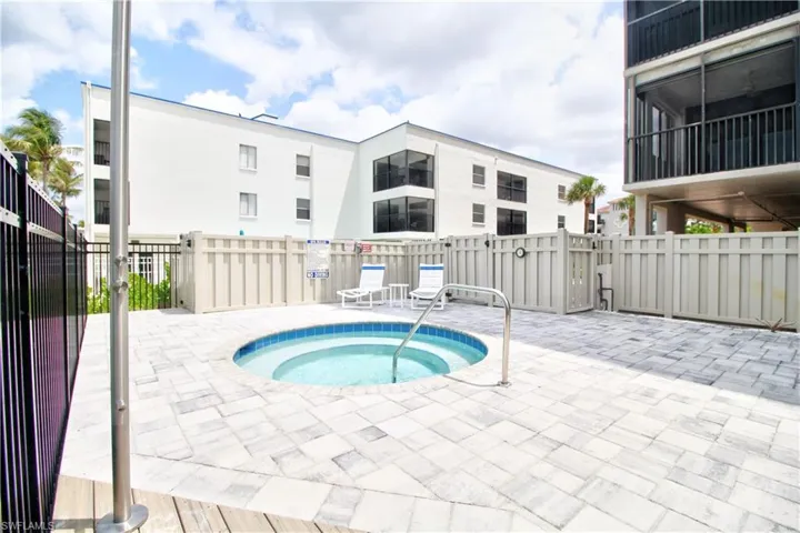 9415  Gulf Shore  DR, Naples, FL 34108
