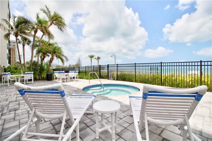 9415  Gulf Shore  DR, Naples, FL 34108