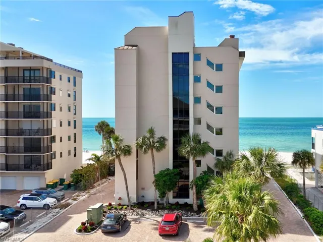 9415  Gulf Shore  DR, Naples, FL 34108