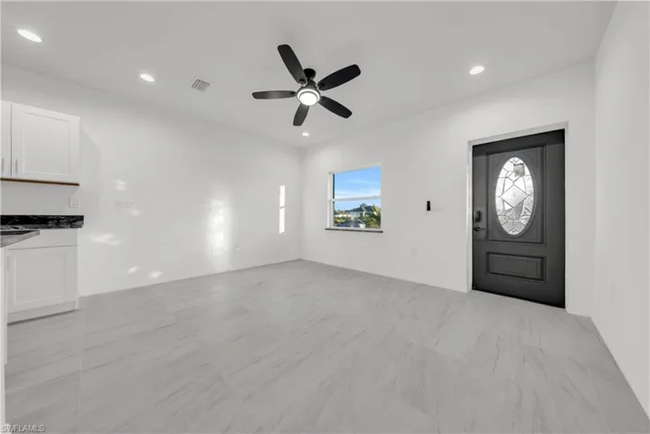 Foyer entrance featuring ceiling fan and recessed lighting