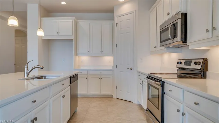3036 Sunset Pointe Cir, Cape Coral, Florida 33914