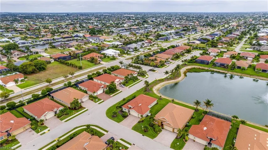 3036 Sunset Pointe Cir, Cape Coral, Florida 33914